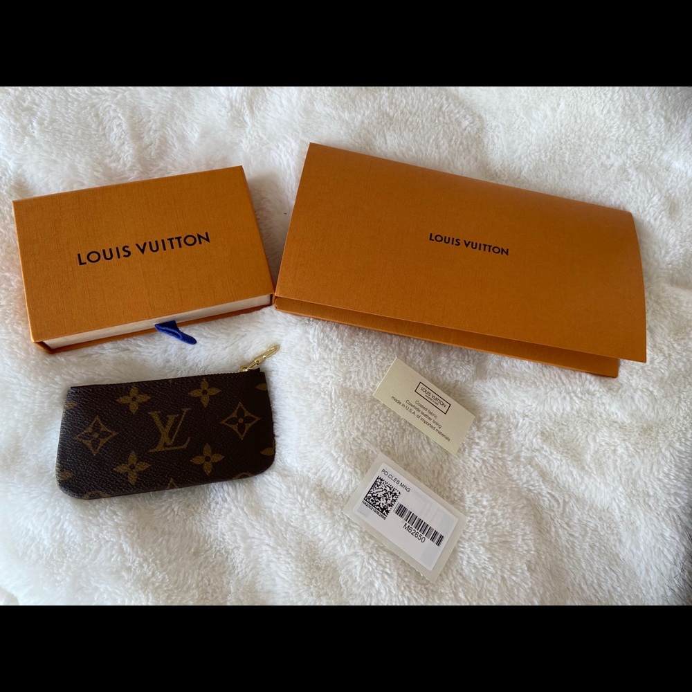 LV key pouch